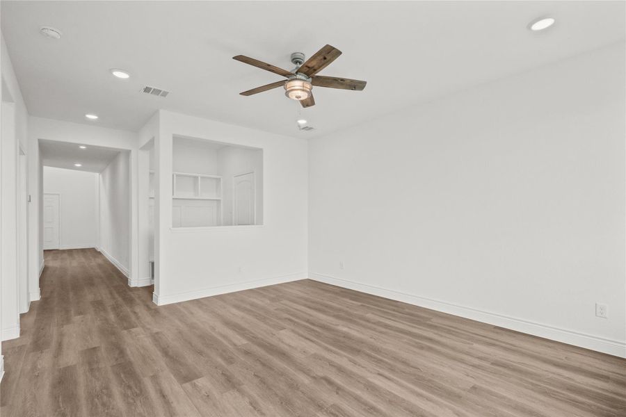 Spacious, unfurnished interior of a new home in , Texas City (Image 29).