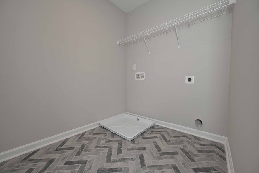 Spacious, unfurnished interior of a new home in Lake Shore, Temple (Image 24).