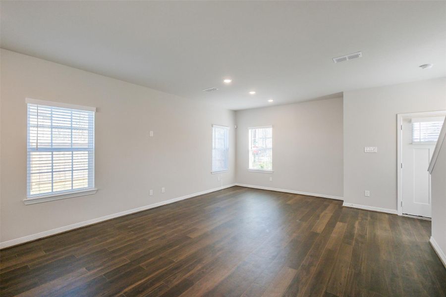 Spacious, unfurnished interior of a new home in , Houston (Image 40).