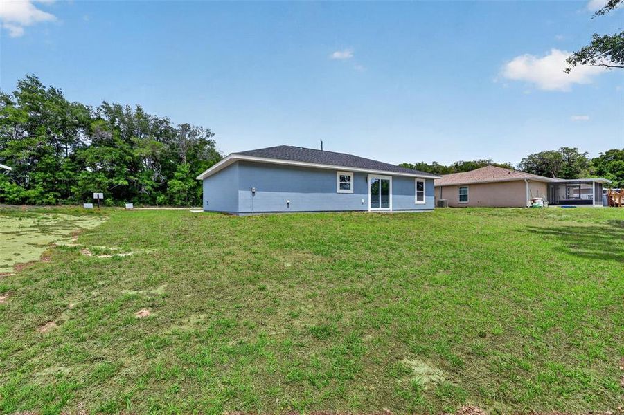 Exterior details and patio area of a home in , Dunnellon (Image 3).