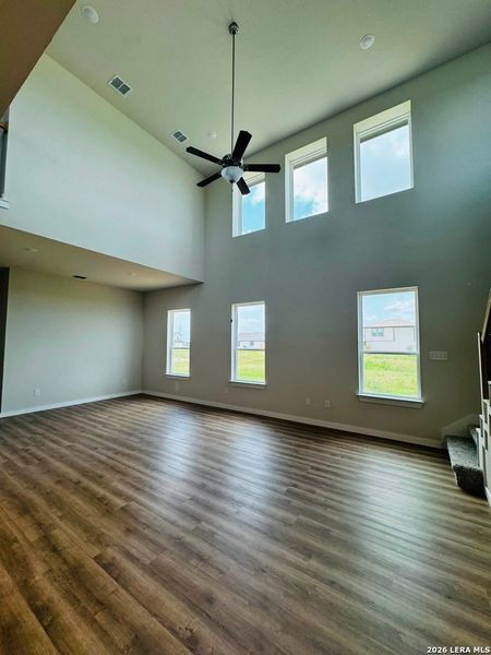 Spacious, unfurnished interior of a new home in Red Hawk Landing, San Antonio (Image 6).
