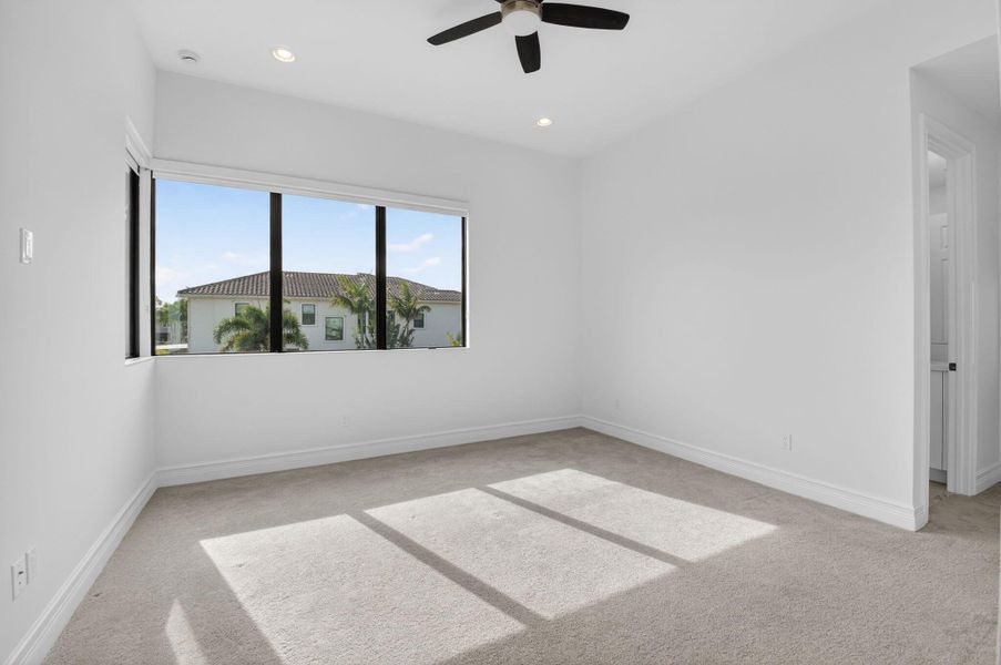 Spacious, unfurnished interior of a new home in , Boca Raton (Image 20).