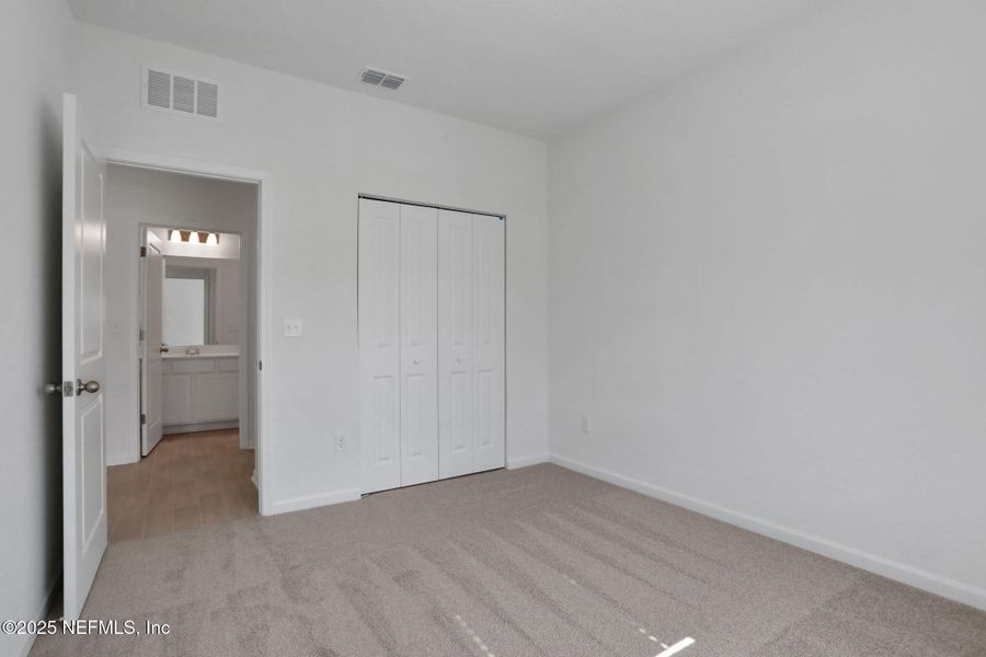 Spacious, unfurnished interior of a new home in Bellbrooke, Jacksonville (Image 17).