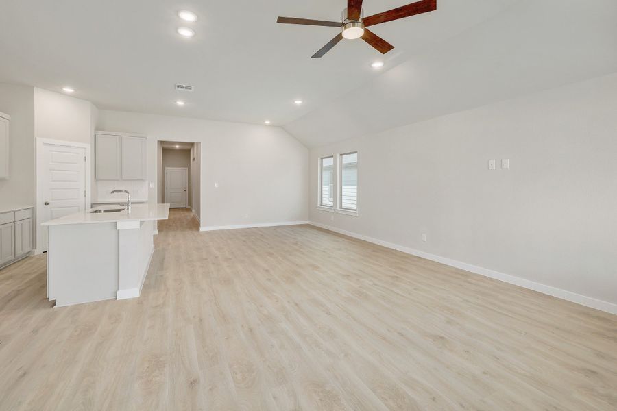 Spacious, unfurnished interior of a new home in Prairie Winds, Hutto (Image 15).