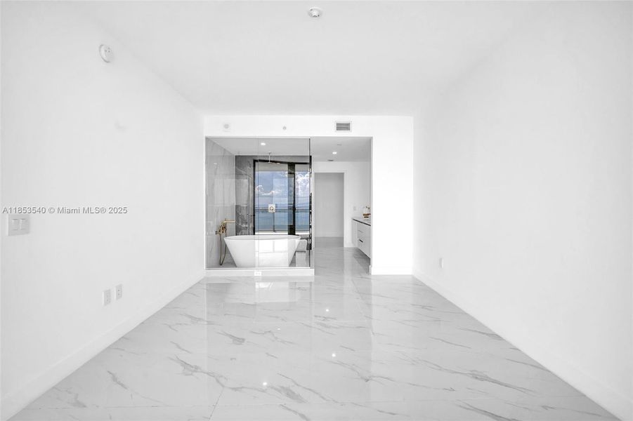 Spacious, unfurnished interior of a new home in Aria Reserve, Miami (Image 40). Spacious, unfurnished interior of a new home in Aria Reserve, Miami (Image 40).