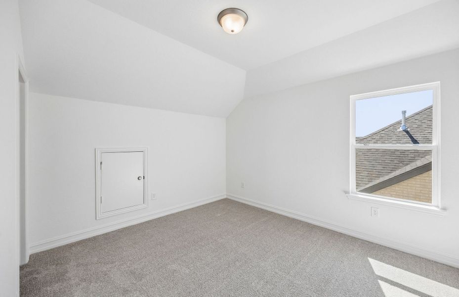 Spacious, unfurnished interior of a new home in Highland Lakes, McKinney (Image 15).