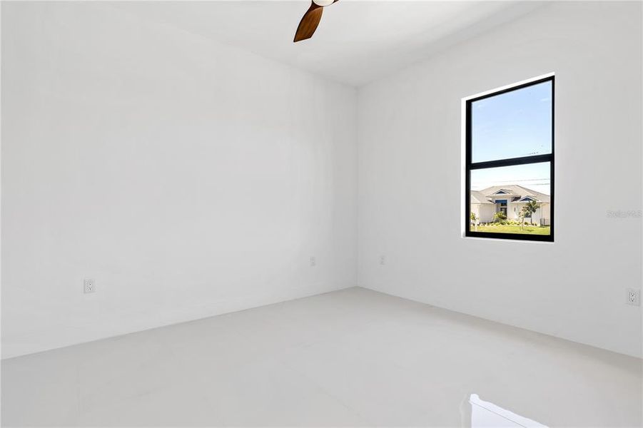 Spacious, unfurnished interior of a new home in , Cape Coral (Image 37).