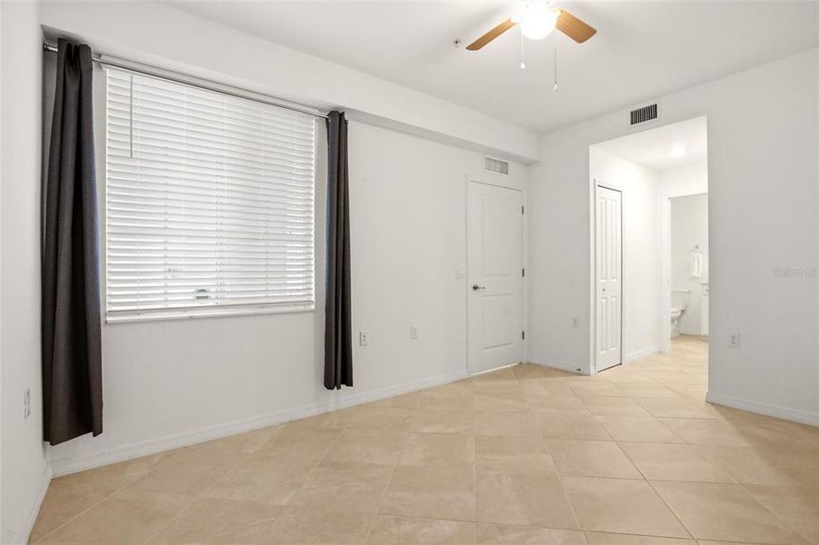 Spacious, unfurnished interior of a new home in , Punta Gorda (Image 33).