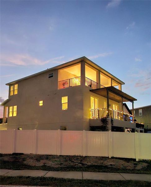 Exterior details and patio area of a home in , New Port Richey (Image 27).