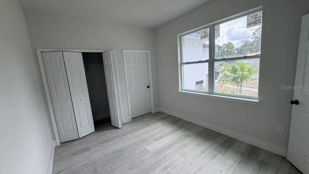 Spacious, unfurnished interior of a new home in , North Port (Image 9).