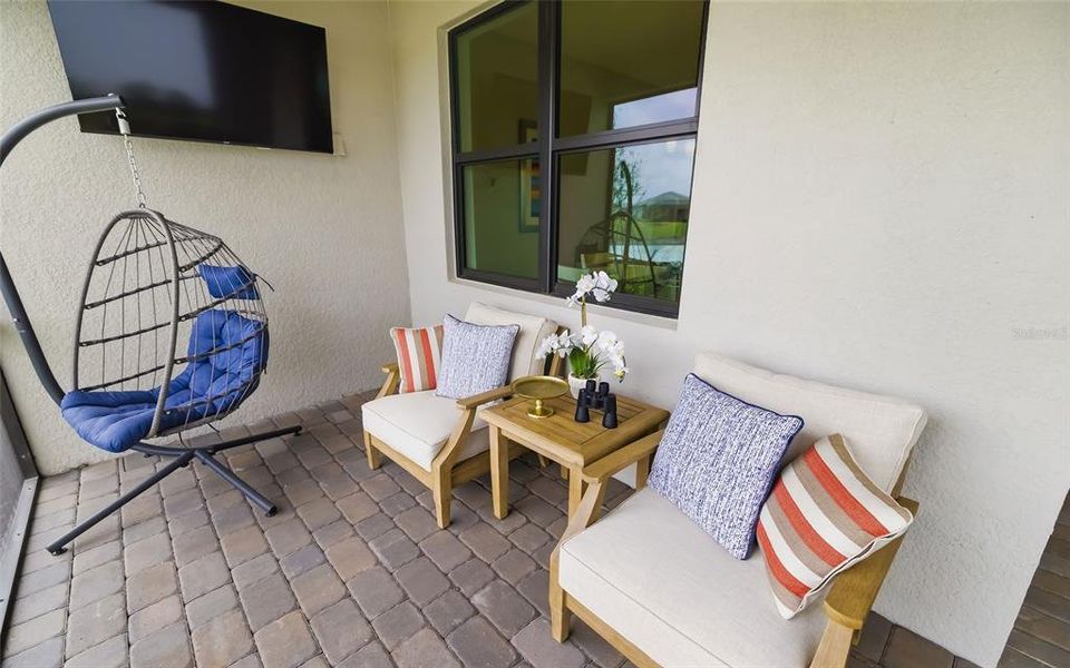 Exterior details and patio area of a home in , Venice (Image 23).