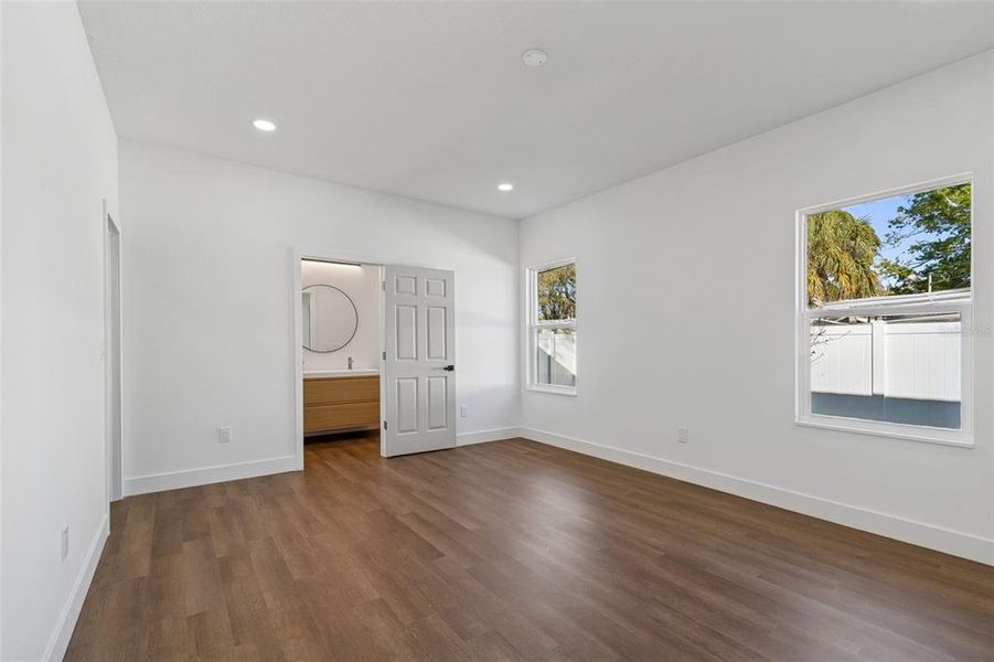 Spacious, unfurnished interior of a new home in , St. Petersburg (Image 43). Spacious, unfurnished interior of a new home in , St. Petersburg (Image 43).