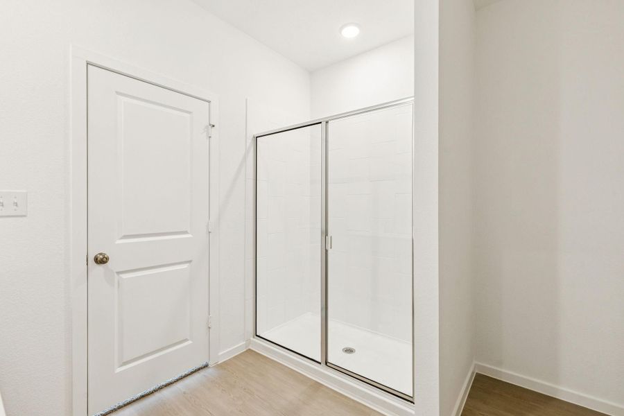 Spacious, unfurnished interior of a new home in Montgomery Bend, Montgomery (Image 26).