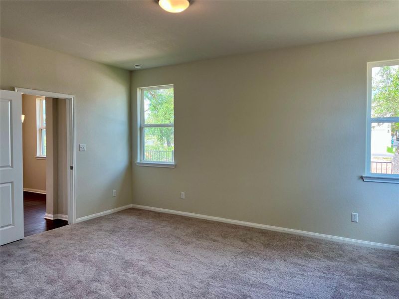 Spacious, unfurnished interior of a new home in Anthem Cottages, Kyle (Image 17).