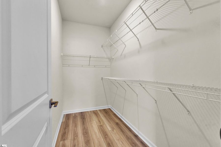 Spacious, unfurnished interior of a new home in Sedona, Greenville (Image 16).