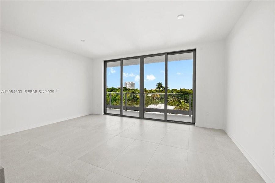 Spacious, unfurnished interior of a new home in , Miami (Image 21).