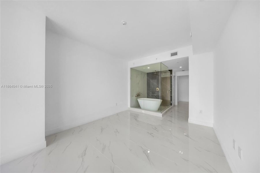 Spacious, unfurnished interior of a new home in Aria Reserve, Miami (Image 35). Spacious, unfurnished interior of a new home in Aria Reserve, Miami (Image 35).