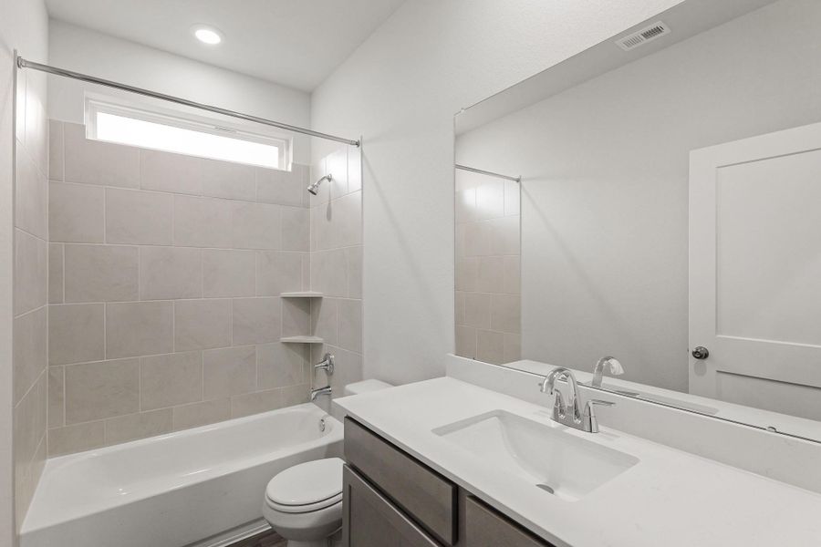 Furnished interior view inside a new home in River Ranch Trails, Angleton (Image 10). Furnished interior view inside a new home in River Ranch Trails, Angleton (Image 10).