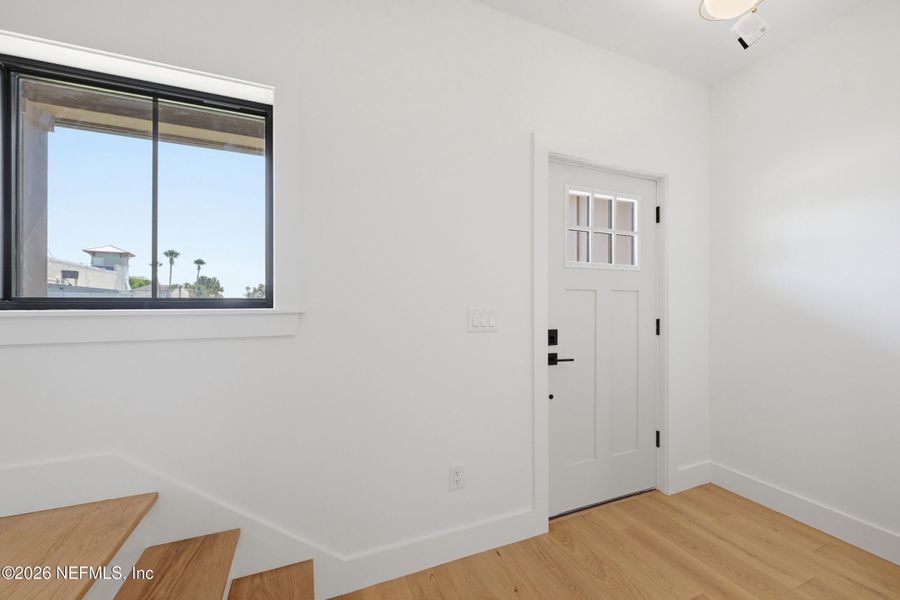 Spacious, unfurnished interior of a new home in , Jacksonville Beach (Image 23).