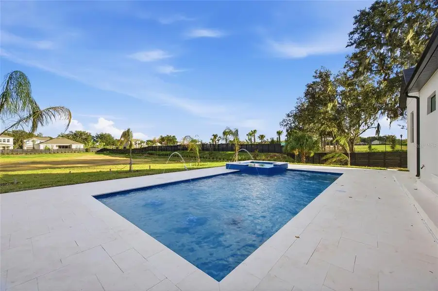 Exterior details and patio area of a home in , Plant City (Image 3).