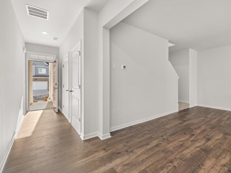 Spacious, unfurnished interior of a new home in Mountain Park, Dahlonega (Image 7).