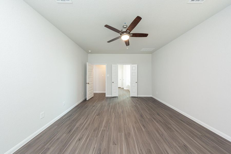 Spacious, unfurnished interior of a new home in Bluestem, Brookshire (Image 14).