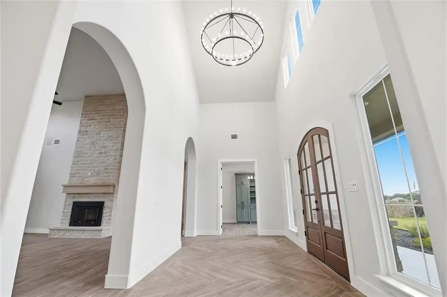 Spacious, unfurnished interior of a new home in , Mansfield (Image 22).