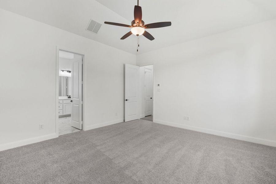 Spacious, unfurnished interior of a new home in Wildflower Ranch, Fort Worth (Image 24).