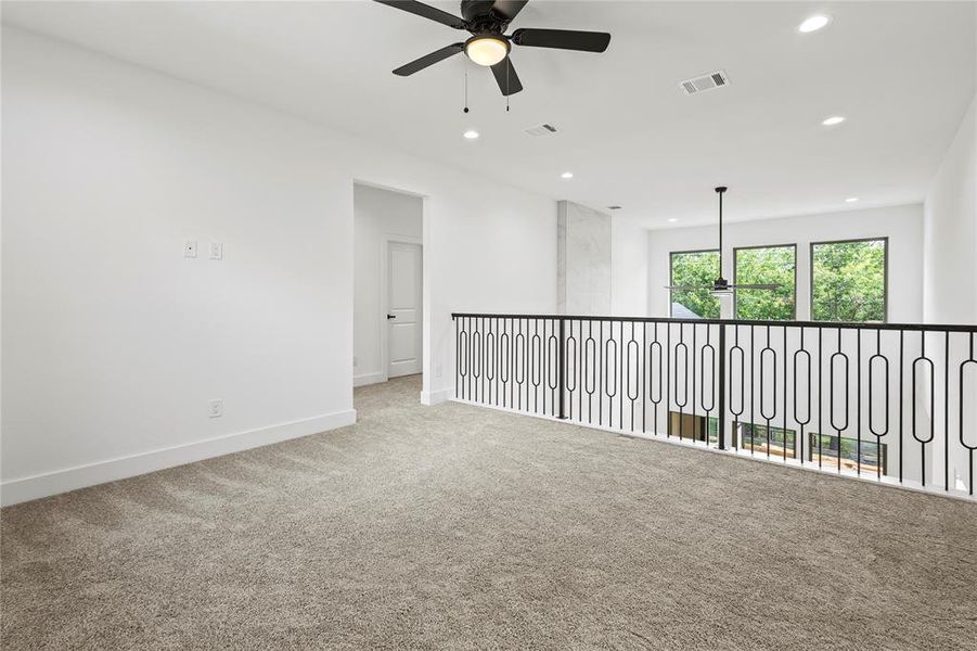 Unfurnished room with carpet and ceiling fan