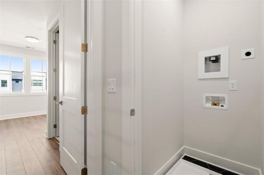 Spacious, unfurnished interior of a new home in , Alpharetta (Image 36).