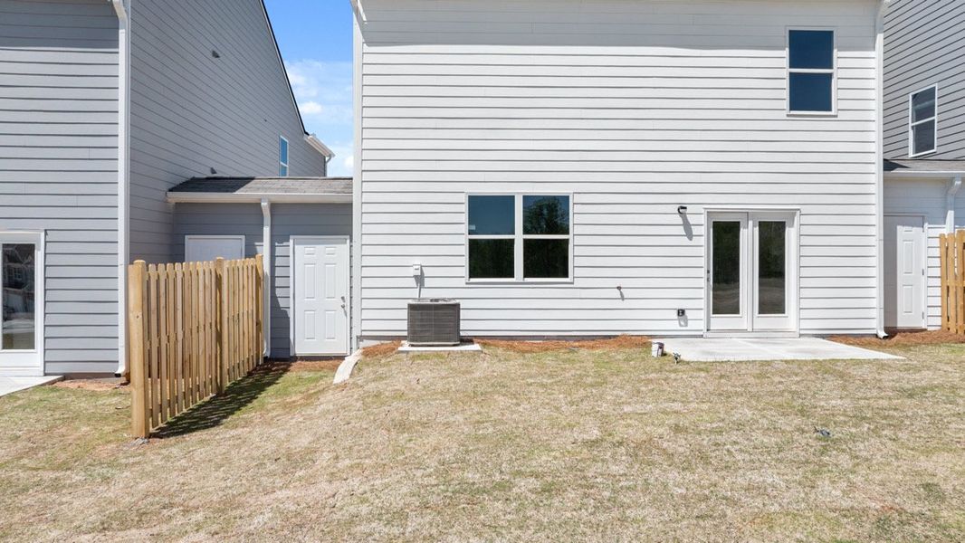 Representative exterior details of a home built from the Aisle by D.R. Horton in Rolling Meadows, Jasper (Image 20).
