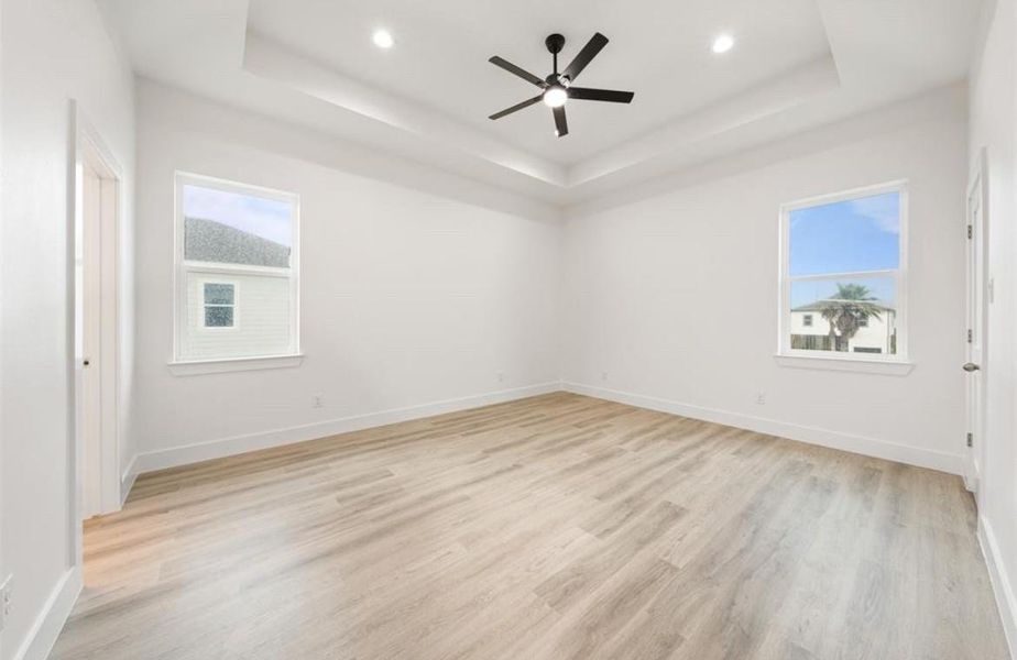 Spacious, unfurnished interior of a new home in , Galveston (Image 16).