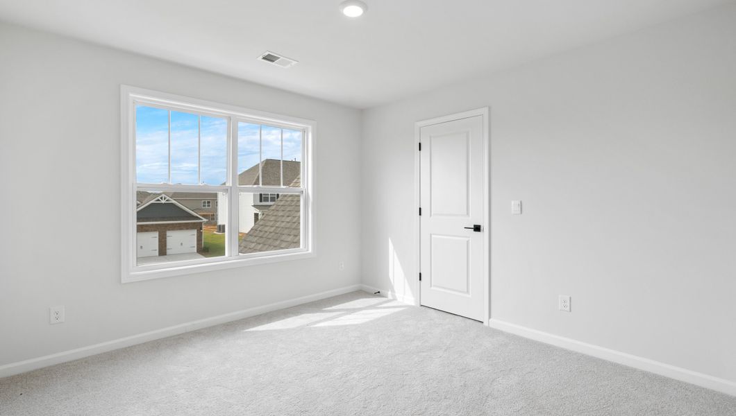 Spacious, unfurnished interior of a new home in Campbell Ridge, Piedmont (Image 26).