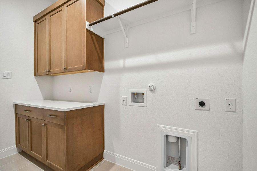 Furnished interior view inside a new home in 6 Creeks, Kyle (Image 9).