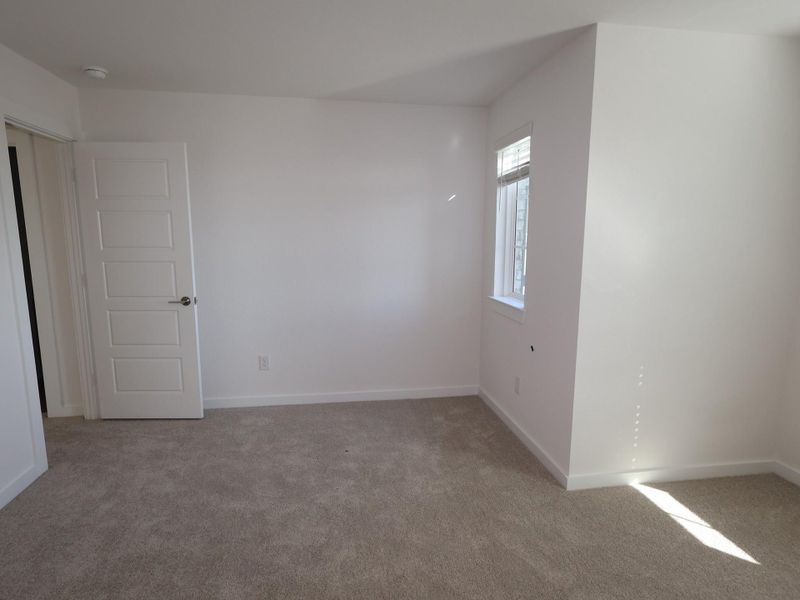 Spacious, unfurnished interior of a new home in Miller's Pond, Rosenberg (Image 23).