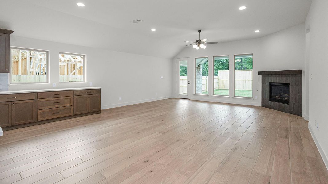 Spacious, unfurnished interior of a new home in Evergreen, Conroe (Image 16). Spacious, unfurnished interior of a new home in Evergreen, Conroe (Image 16).