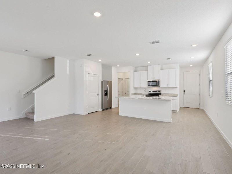 Spacious, unfurnished interior of a new home in , Jacksonville (Image 7).