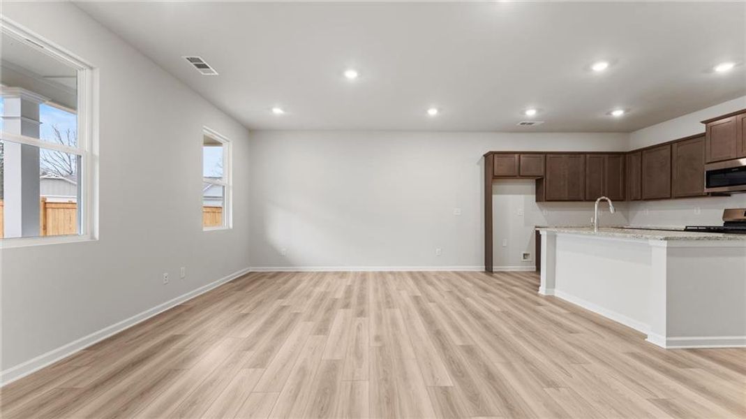 Spacious, unfurnished interior of a new home in Villages at Cedar Hill, Dallas (Image 14).