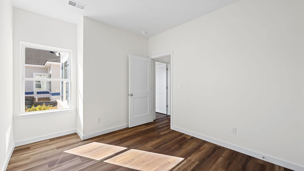 Spacious, unfurnished interior of a new home in Cambridge Cove, Chickamauga (Image 19).