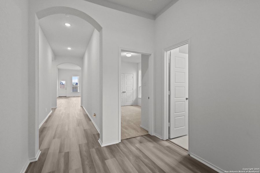 Spacious, unfurnished interior of a new home in Sunflower Ridge, New Braunfels (Image 20).