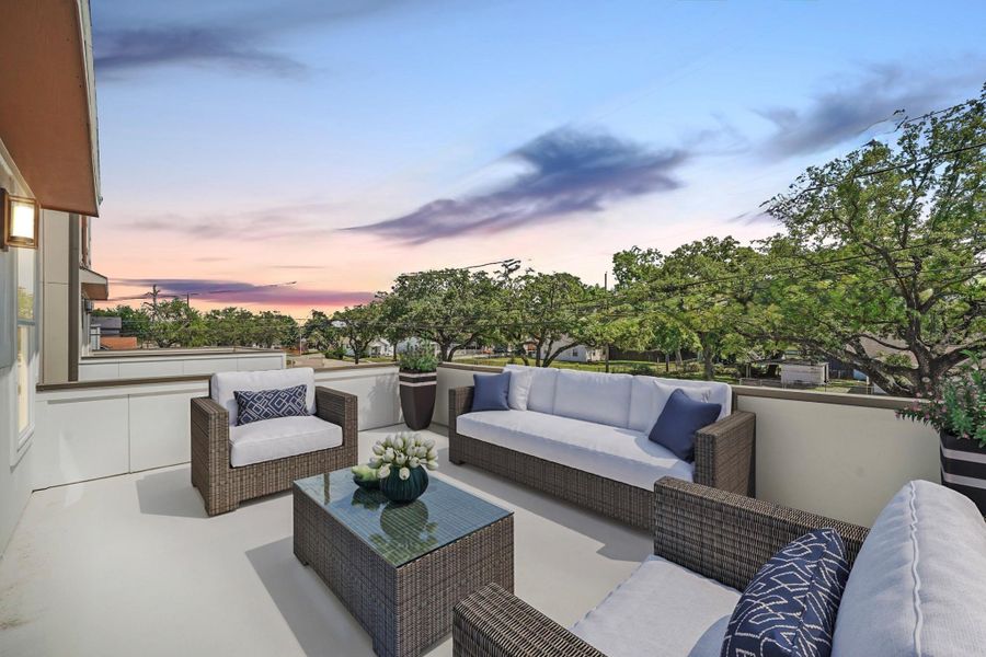 Private rooftop terrace with city views—perfect for entertaining, relaxing, or enjoying Houston sunsets. Private rooftop terrace with city views—perfect for entertaining, relaxing, or enjoying Houston sunsets.
