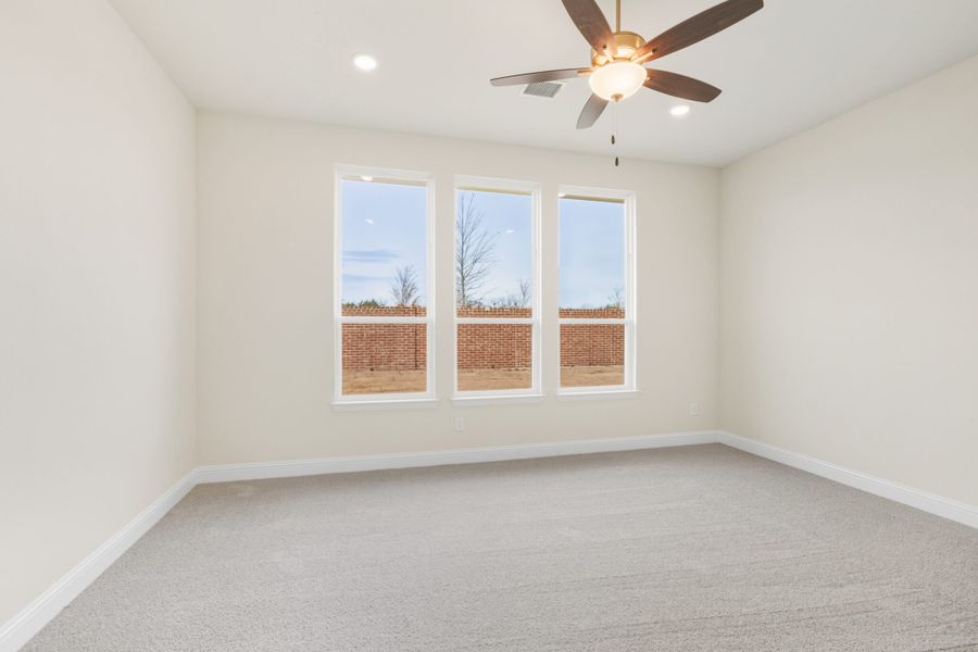 Spacious, unfurnished interior of a new home in Edgewater, Fate (Image 26).