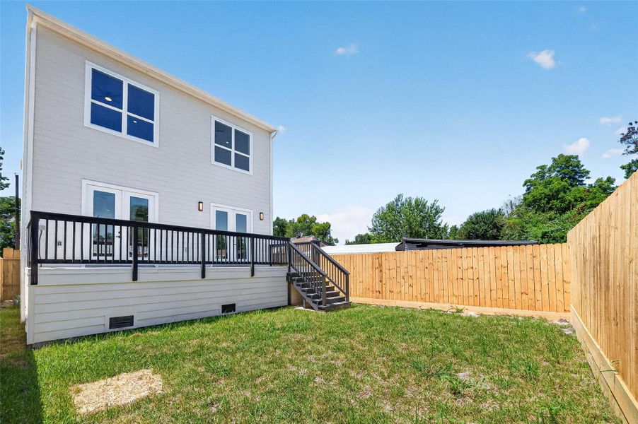 Large deck and spacious backyard, perfect for family gatherings and outdoor entertaining. Large deck and spacious backyard, perfect for family gatherings and outdoor entertaining.