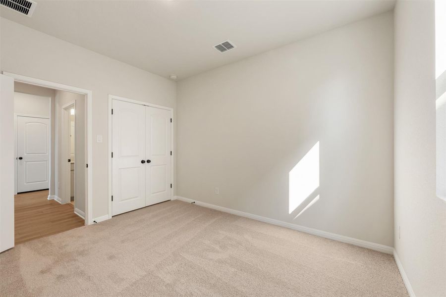 Representative images and renderings are for illustrative purposes. Actual structural options and design finishes of home may vary.