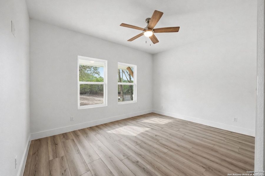 Spacious, unfurnished interior of a new home in , Canyon Lake (Image 18).
