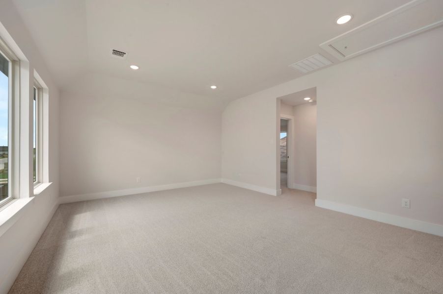 Spacious, unfurnished interior of a new home in The Meadows, Denton (Image 26).