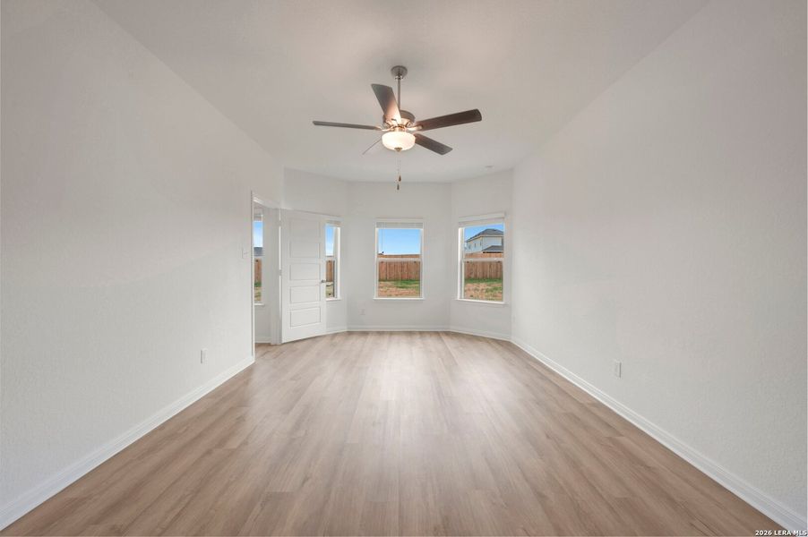Spacious, unfurnished interior of a new home in Hickory Ridge Estates, Elmendorf (Image 37).