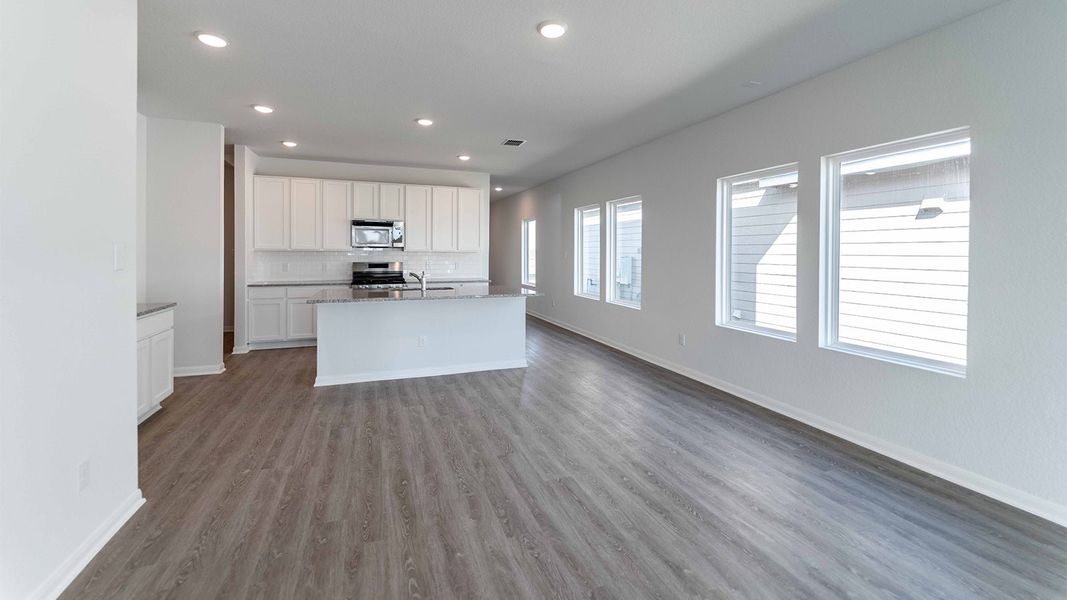 Spacious, unfurnished interior of a new home in Garden Grove, San Antonio (Image 20).