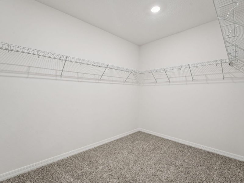 Spacious, unfurnished interior of a new home in The Grove at Stuart Crossing - Signature Series, Bartow (Image 16).