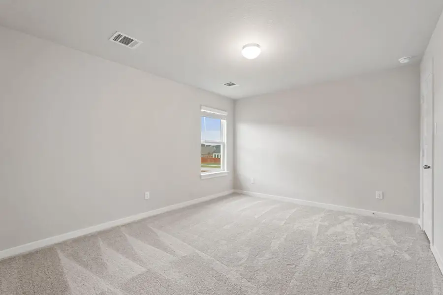 Spacious, unfurnished interior of a new home in Morton Creek Ranch, Katy (Image 9).